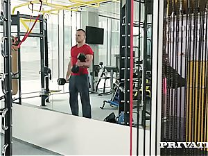 blondie Sarah Kay Gets booty-fucked in the Gym